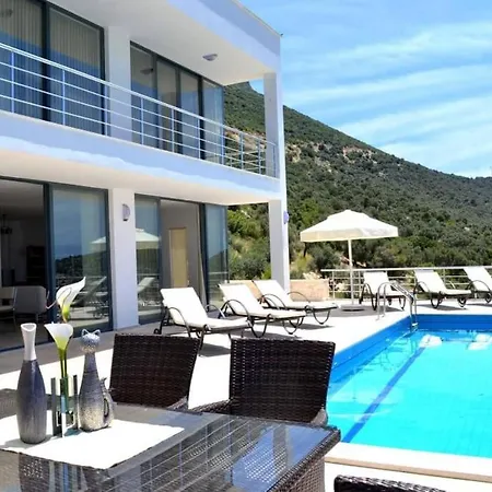 Private Pool With Infinity View-minos Vilă *