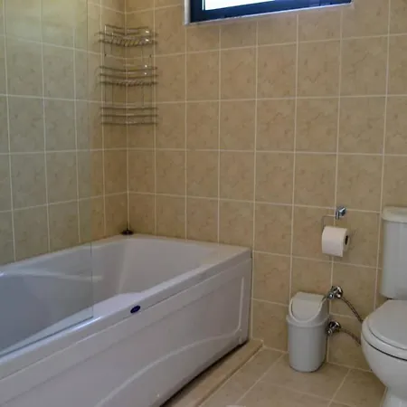 Private Pool With Infinity View-minos