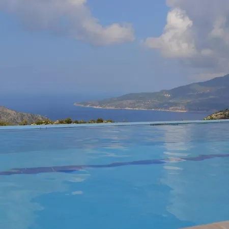 Private Pool With Infinity View-minos Vilă